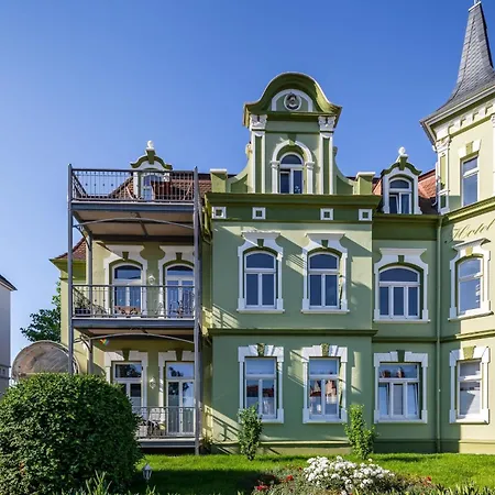 Отель App Kronenburg